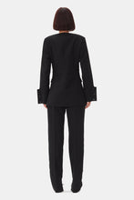 Load image into Gallery viewer, Light Twill Suiting Fitted Blazer
