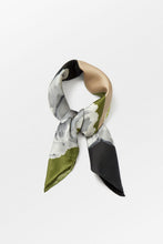 Load image into Gallery viewer, Perulia Twill Sia Scarf
