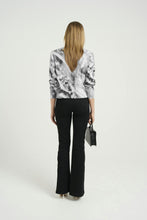 Load image into Gallery viewer, AronaGZ P blouse
