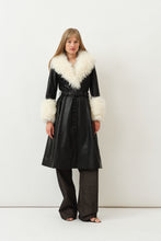 Load image into Gallery viewer, Foxy Shearling Coat
